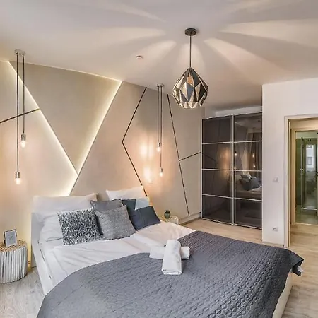 Apartamento Corvin Interior Design Apartment+free Garage