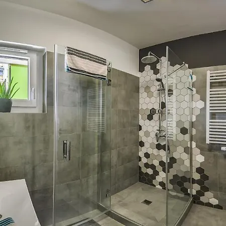 Apartament Corvin Interior Design Apartment+free Garage *