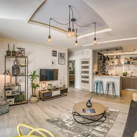 Corvin Interior Design Apartment+free Garage Apartment